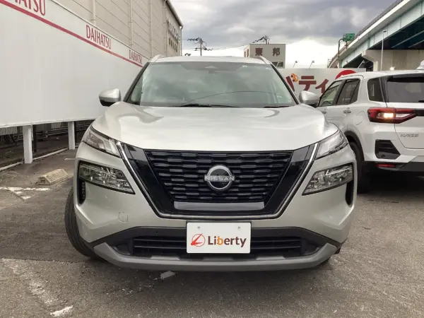 2022 Nissan Xtrail — photo 2