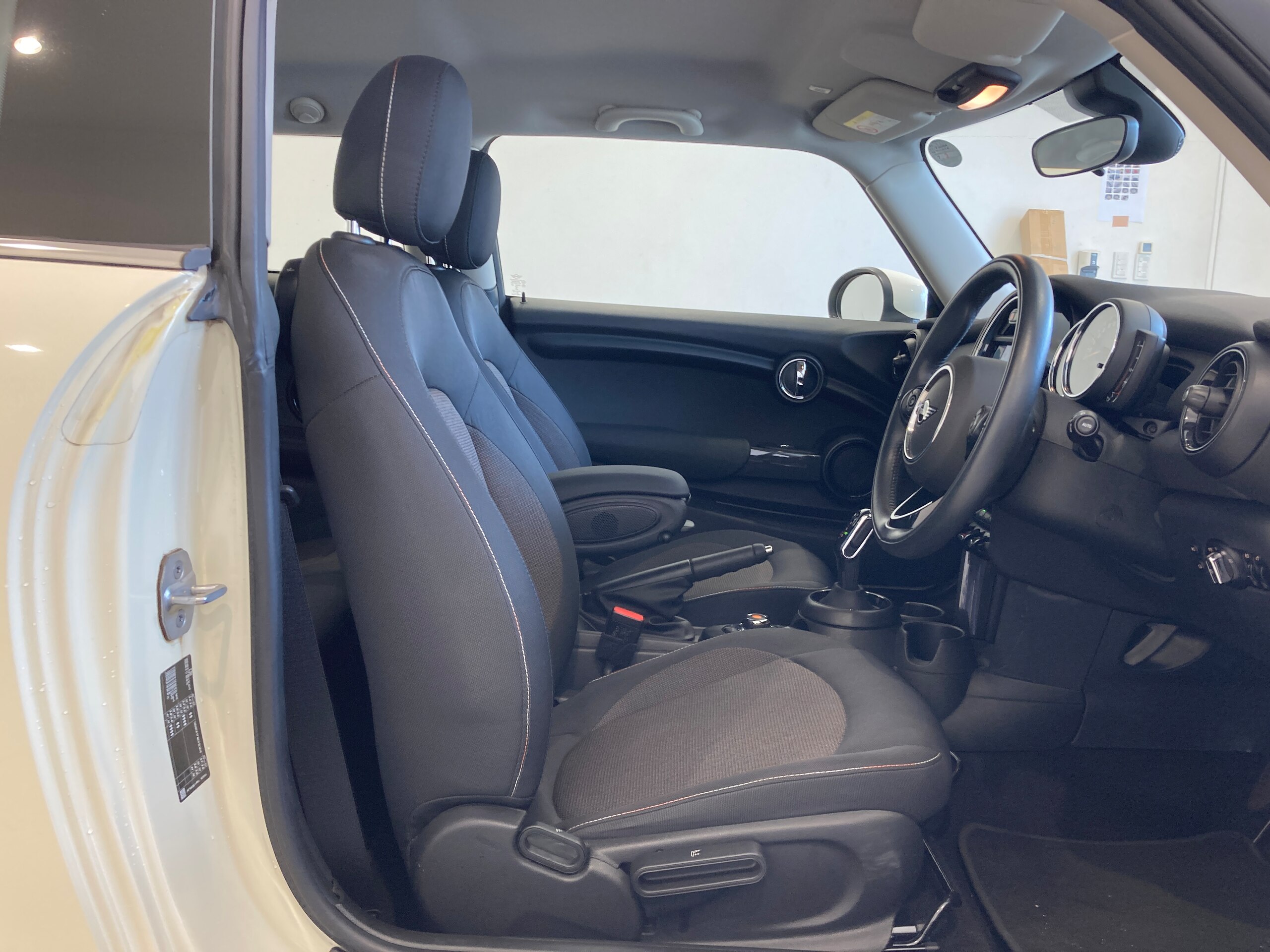 Mini Mini Victoria 3-door DCT — photo 9