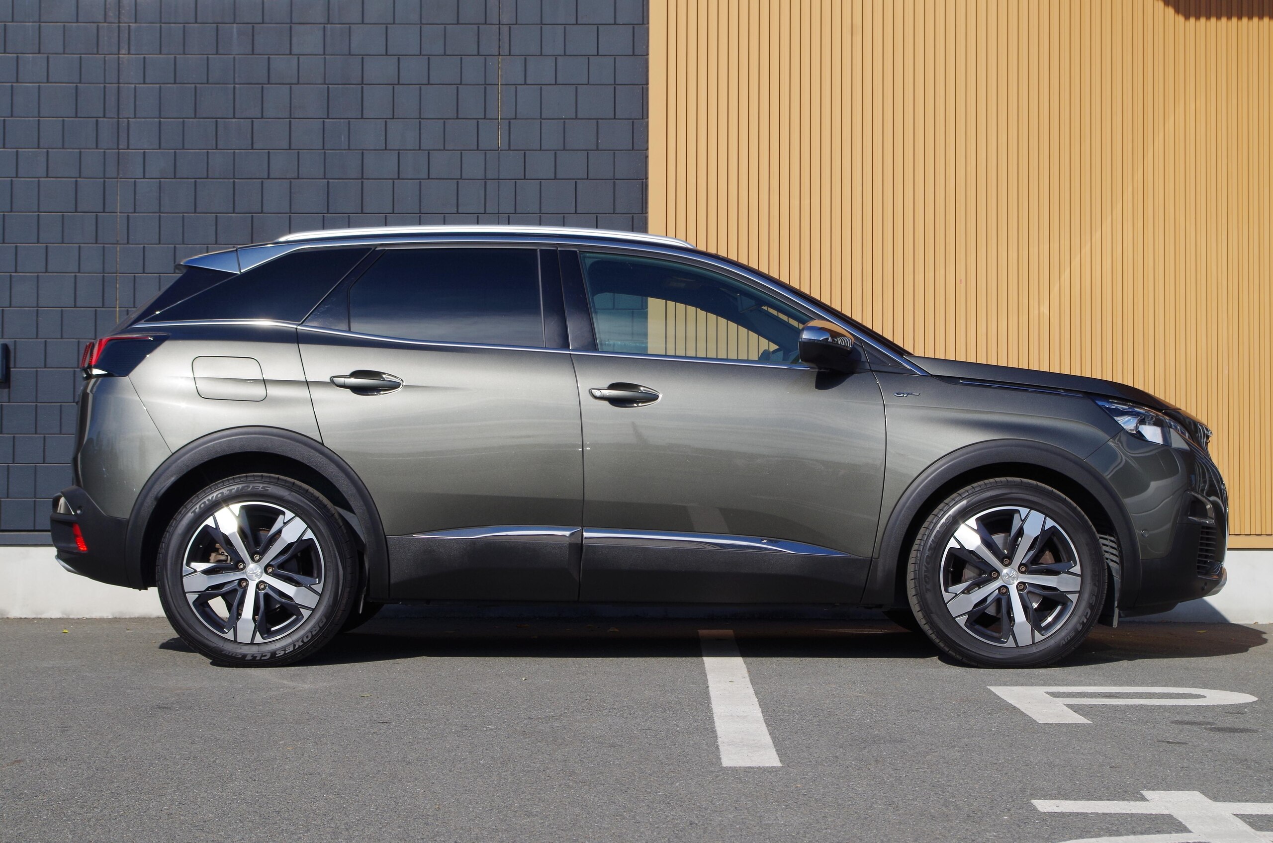 Peugeot 3008 GT BlueHDi Diesel Turbo First Class Package Black Half Leather Seats ACC Panoramic Sliding Roof CarPlay Blind Spot Monitor 360 Camera ETC Wireless Charging Seat Heating Winter Tires Digital Inner Mirror Seat Heater (Amazonite Gray) — photo 8