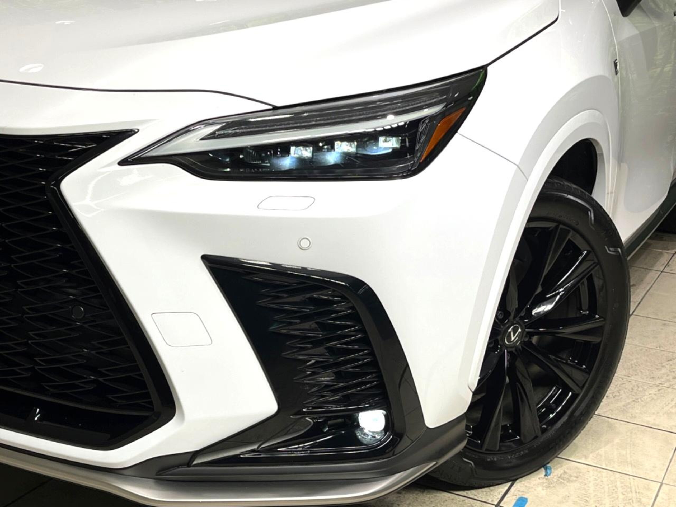 Lexus NX 350h F Sport — photo 8