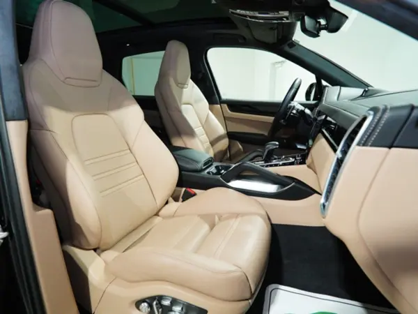 2019 Porsche Cayenne — photo 3