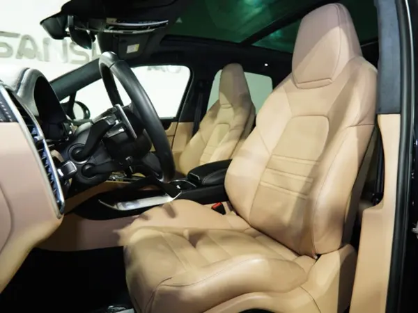 Porsche Cayenne Turbo Tiptronic S 4WD Sports Chrono Package BOSE Sound Left-Hand Drive 21-inch Turbo AW 18-way Adaptive Sports Seats PASM Beige Leather Interior Panoramic Roof ACC Seat Heater White Calipers (Black) — photo 8