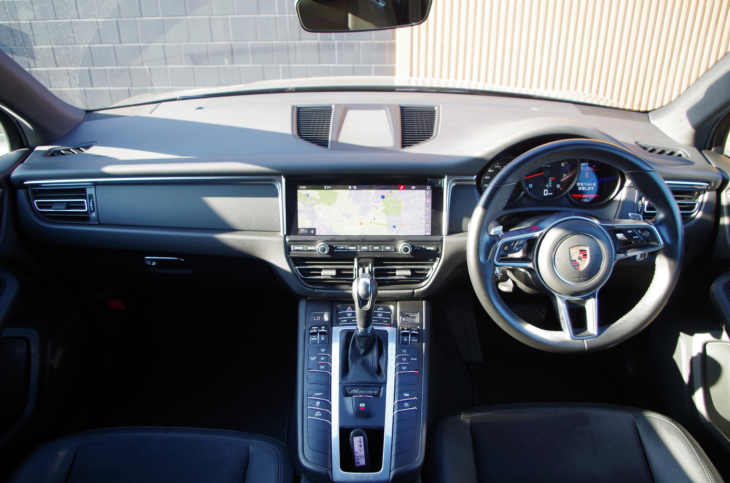 2019 Porsche Macan — photo 2