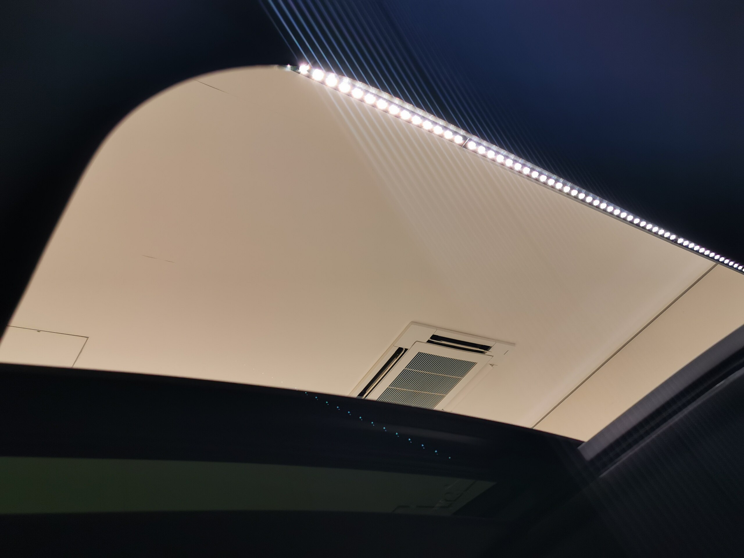 Land Rover Defender 90 X-Dynamic HSE 3.0L D350 Diesel Turbo 4WD — photo 8