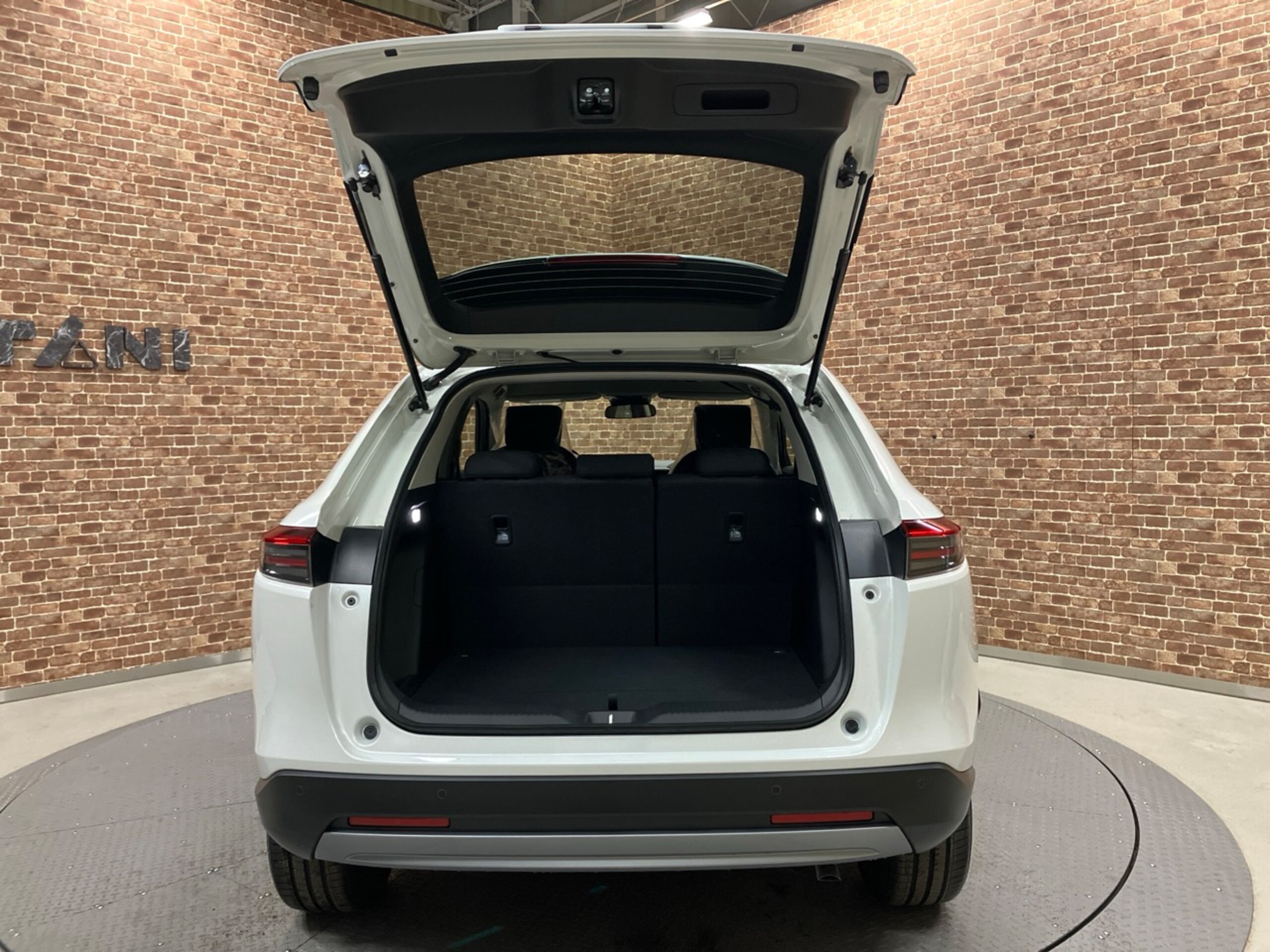 Honda Vezel 1.5 e:HEV X — photo 9