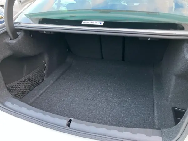 BMW 3 Series 320d xDrive M Sport Diesel Turbo 4WD Driving Assistant Professional HUD 360-Degree Camera Parking Assistant Plus Adaptive LED Lights Wireless Charging HDD Navigation Ambient Lighting Seat Heaters Genuine 18AW (Alpine White) — photo 8