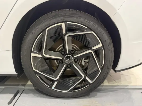 BYD Seal Base Model Certified Used Panoramic Glass Roof (Aurora White) — photo 9