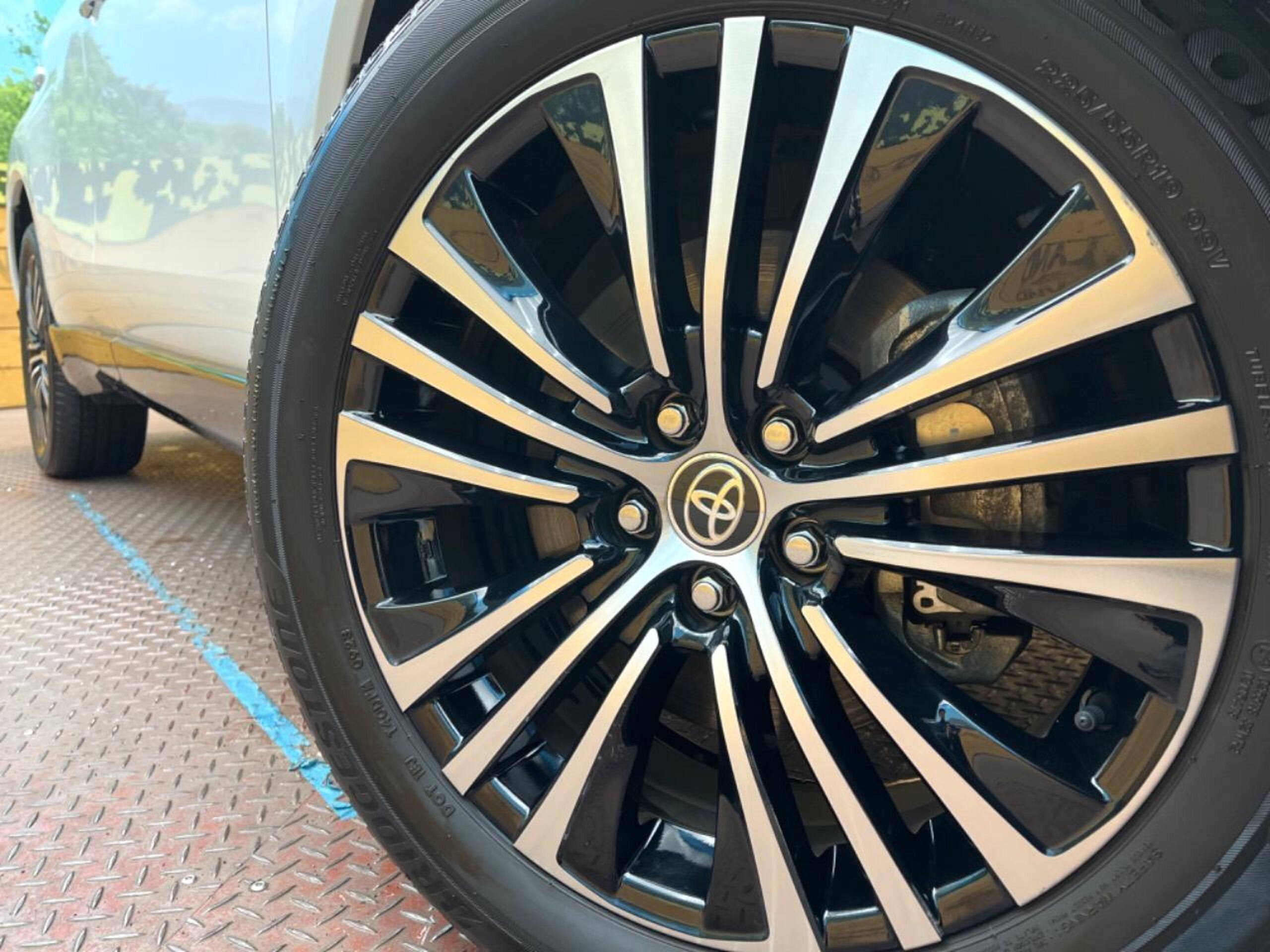 Toyota Harrier 2.5 Plug-in Hybrid Z E-Four 4WD — photo 9