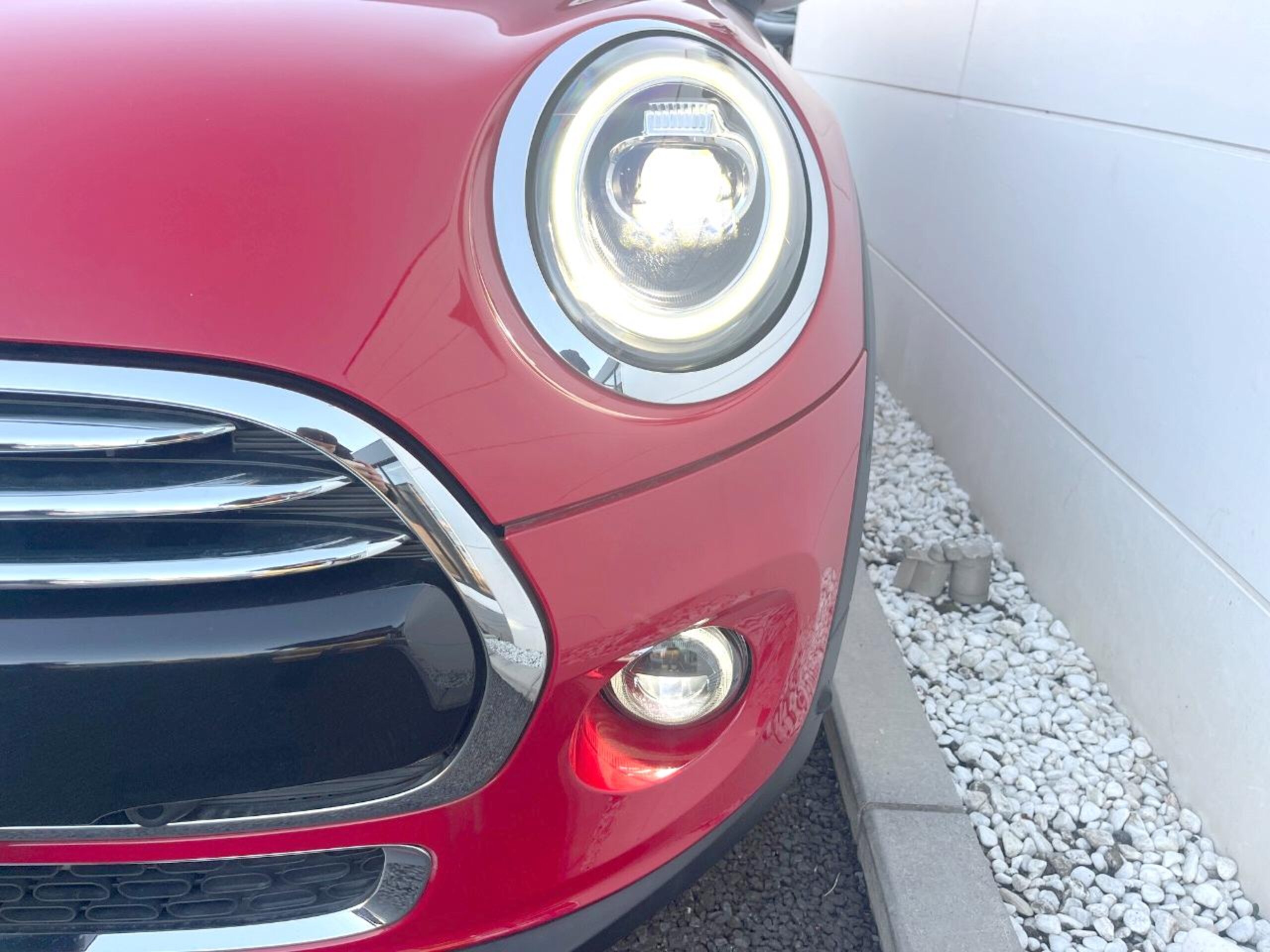 Mini Cooper D 5-Door with Camera/Parking Assist Package, Pepper Package, LED Headlights/Union Jack LED Taillights, Factory Navigation, Front Seat Heaters, 18-inch Alloy Wheels, ETC, Non-Smoking (Chili Red Solid) — photo 8