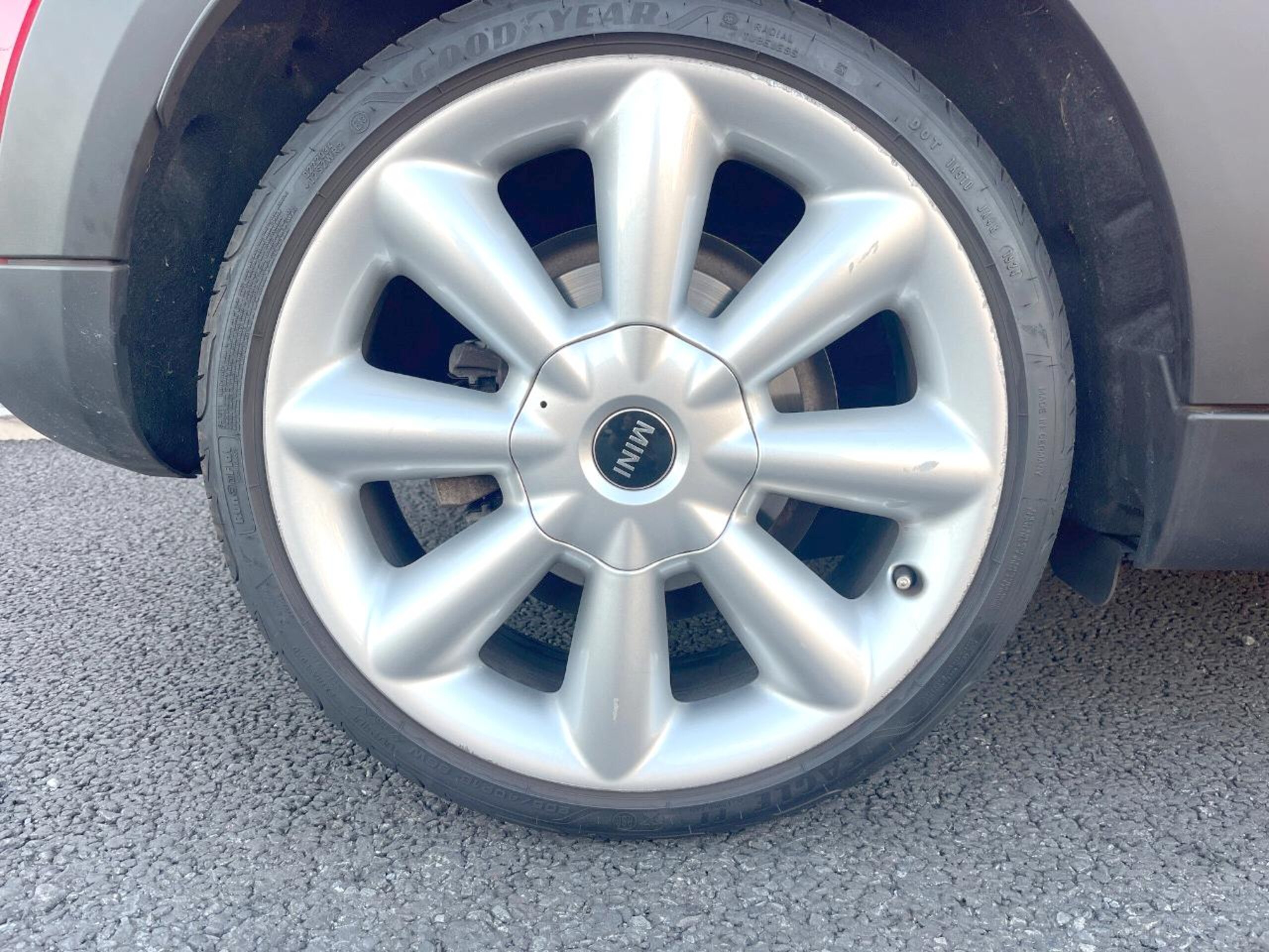 Mini Cooper D 5-Door with Camera/Parking Assist Package, Pepper Package, LED Headlights/Union Jack LED Taillights, Factory Navigation, Front Seat Heaters, 18-inch Alloy Wheels, ETC, Non-Smoking (Chili Red Solid) — photo 9