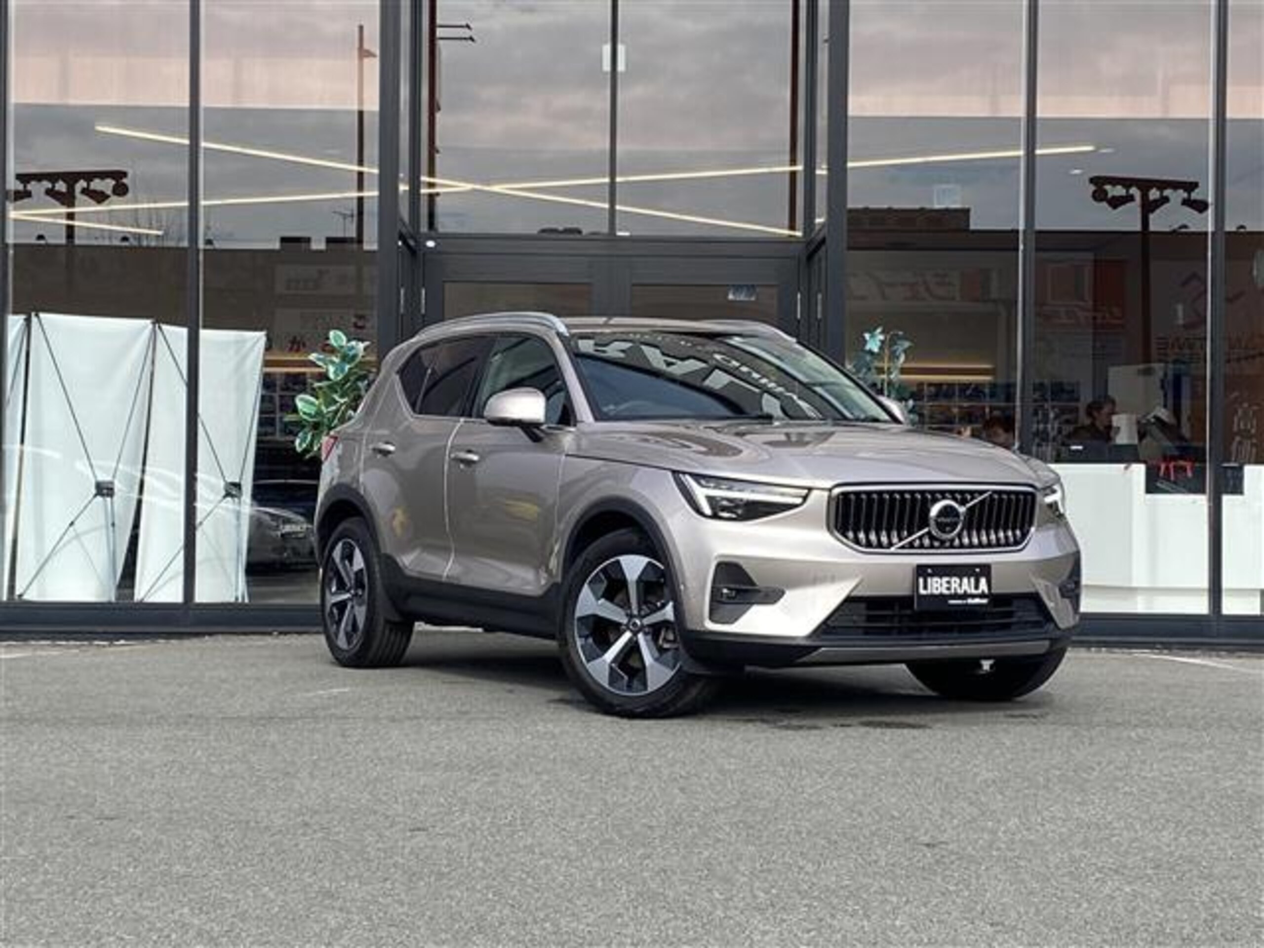 Volvo XC40 Ultimate B4 AWD — photo 8