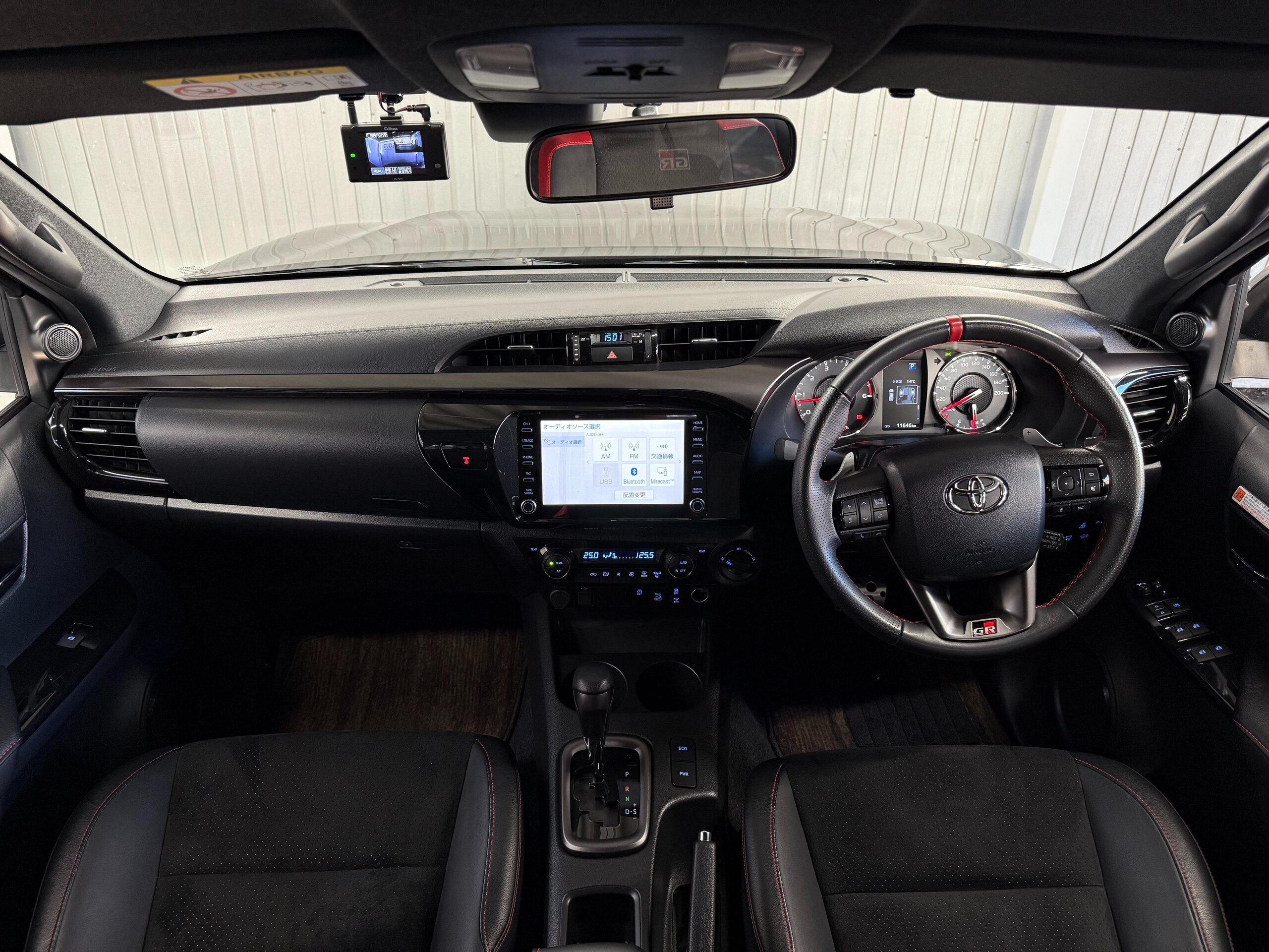 2022 Toyota Hilux — photo 2