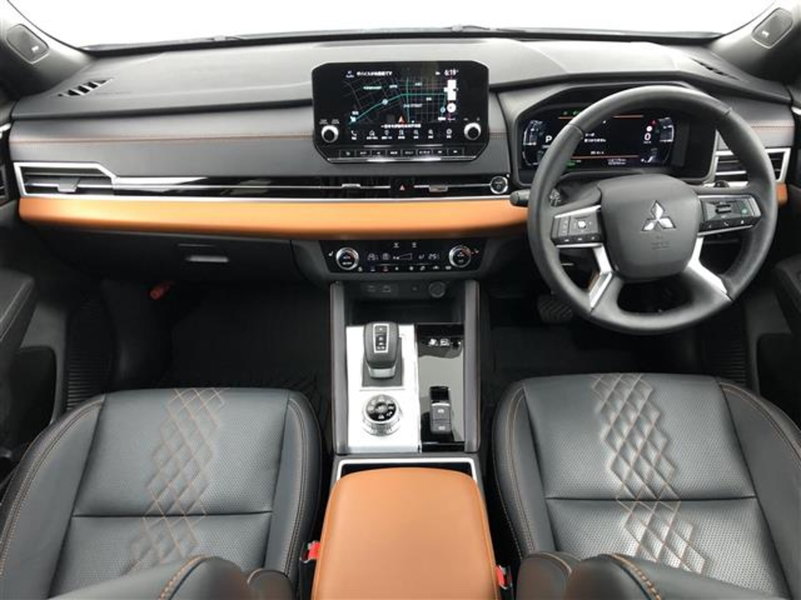 2023 Mitsubishi Outlander — photo 2