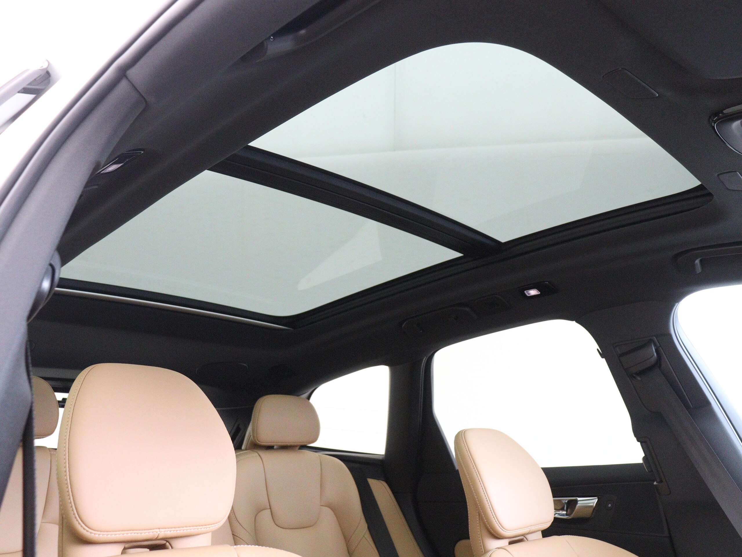 2025 Volvo Xc60 — photo 3