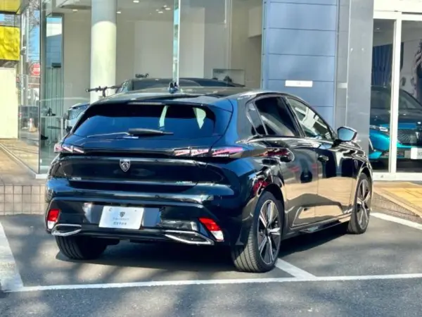 2025 Peugeot 308 — photo 2