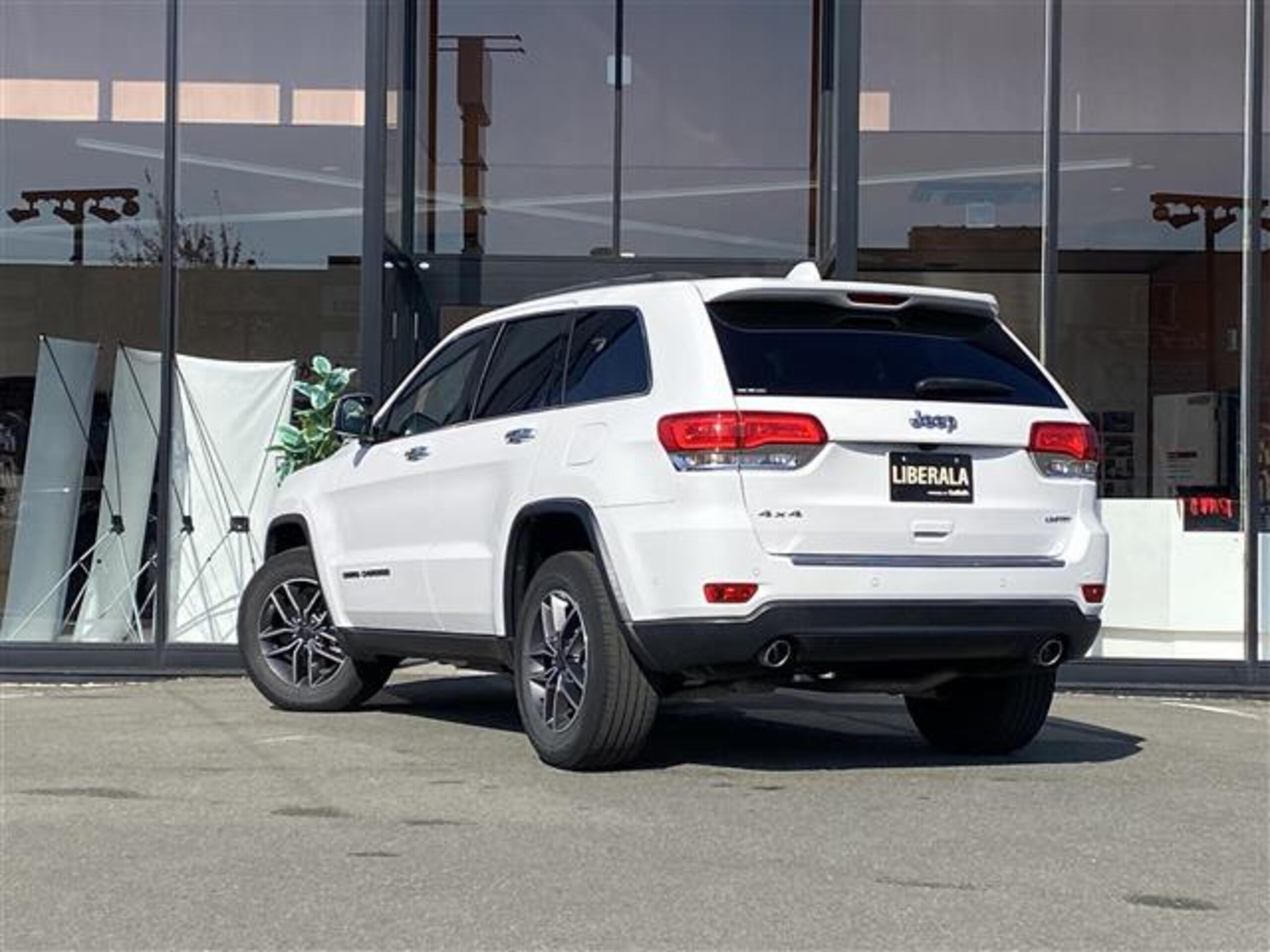 Jeep Grand Cherokee Limited (without Air Suspension) 4WD — photo 9