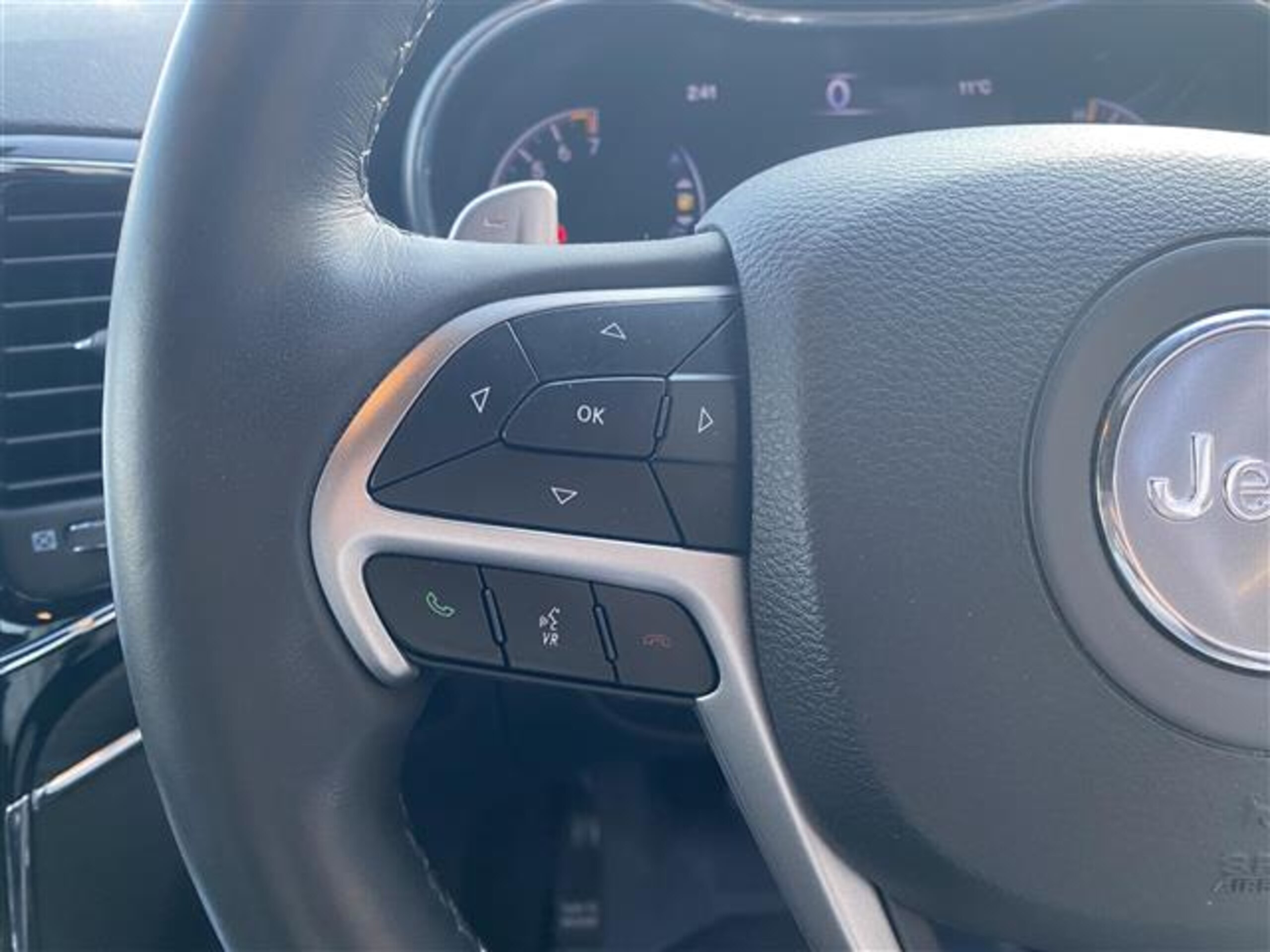 Jeep Grand Cherokee Limited (without Air Suspension) 4WD — photo 7