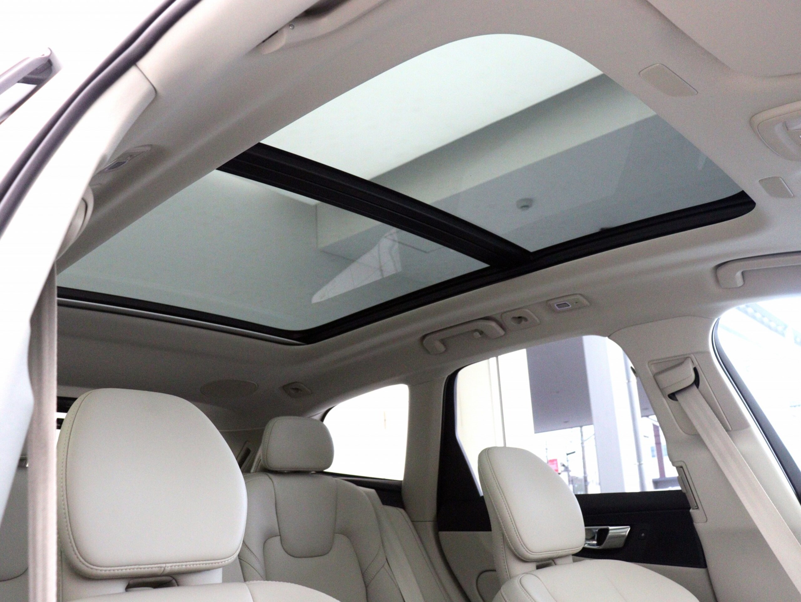 2025 Volvo Xc60 — photo 3