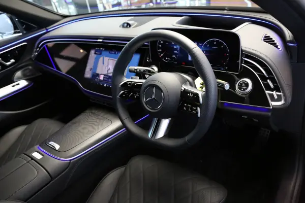 Mercedes-Benz E-Class Wagon E220 d Avantgarde AMG Line Package (ISG equipped model) Diesel Turbo MP202401 Certified Used Car 2 Year Warranty / Digital Interior Package / Leather Exclusive Package / Advanced Package / Sliding Roof / Front and Rear Dashcam / Head-Up Display / Burmester Sound / Air Balance Package (Obsidian Black) — photo 9