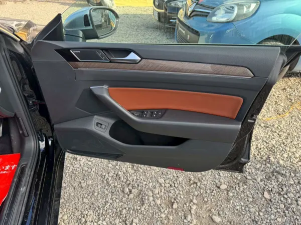 Volkswagen Arteon TSI 4Motion Elegance 4WD Sunroof/Brown Leather Seats/DYNAUDIO ETC 2.0/Bluetooth/Seat Heaters/Paddle Shift/Steering Remote/USB/AUX/360 Camera/Power Back Door (Deep Black Pearl Effect) — photo 8