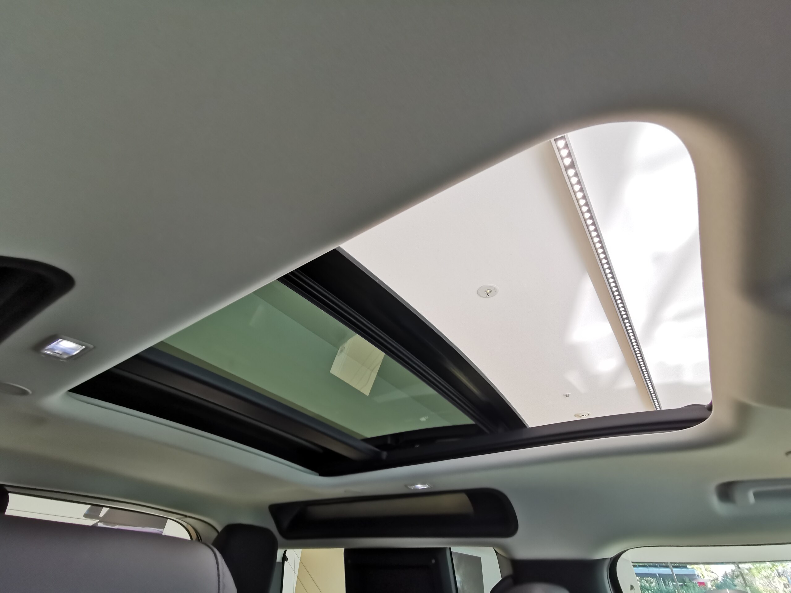 2022 Landrover Defender — photo 2