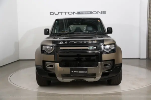 Land Rover Defender 110 X 3.0L D300 Diesel Turbo 4WD with Matte Protection Film, Panoramic Sunroof, 7-Seater, Air Suspension (Gondwana Stone Metallic) — photo 7