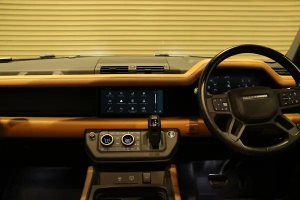 2021 Landrover Defender — photo 2