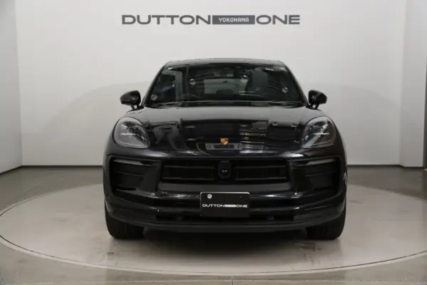 Porsche Macan PDK 4WD One Owner Sports Chrono Package Black Leather 19-inch Alloy Wheels Seat Heater Lane Keep Assist Adaptive Cruise Control (Black) — photo 7