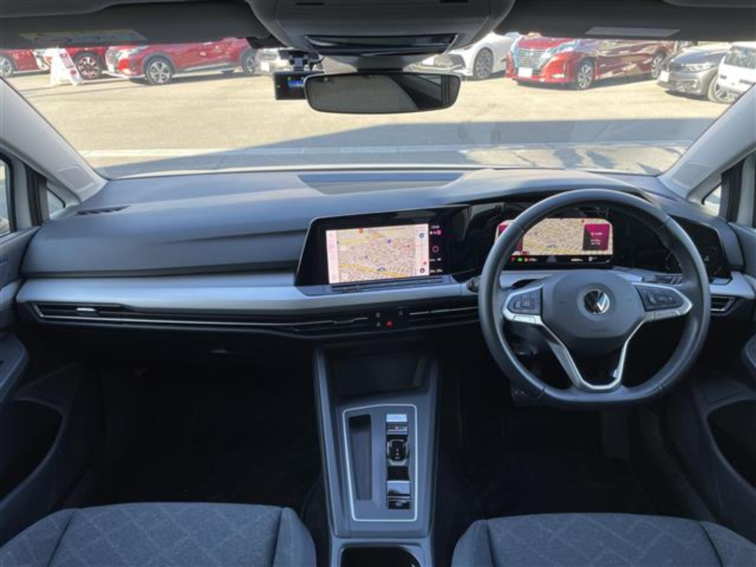 2021 Volkswagen Golf — photo 2