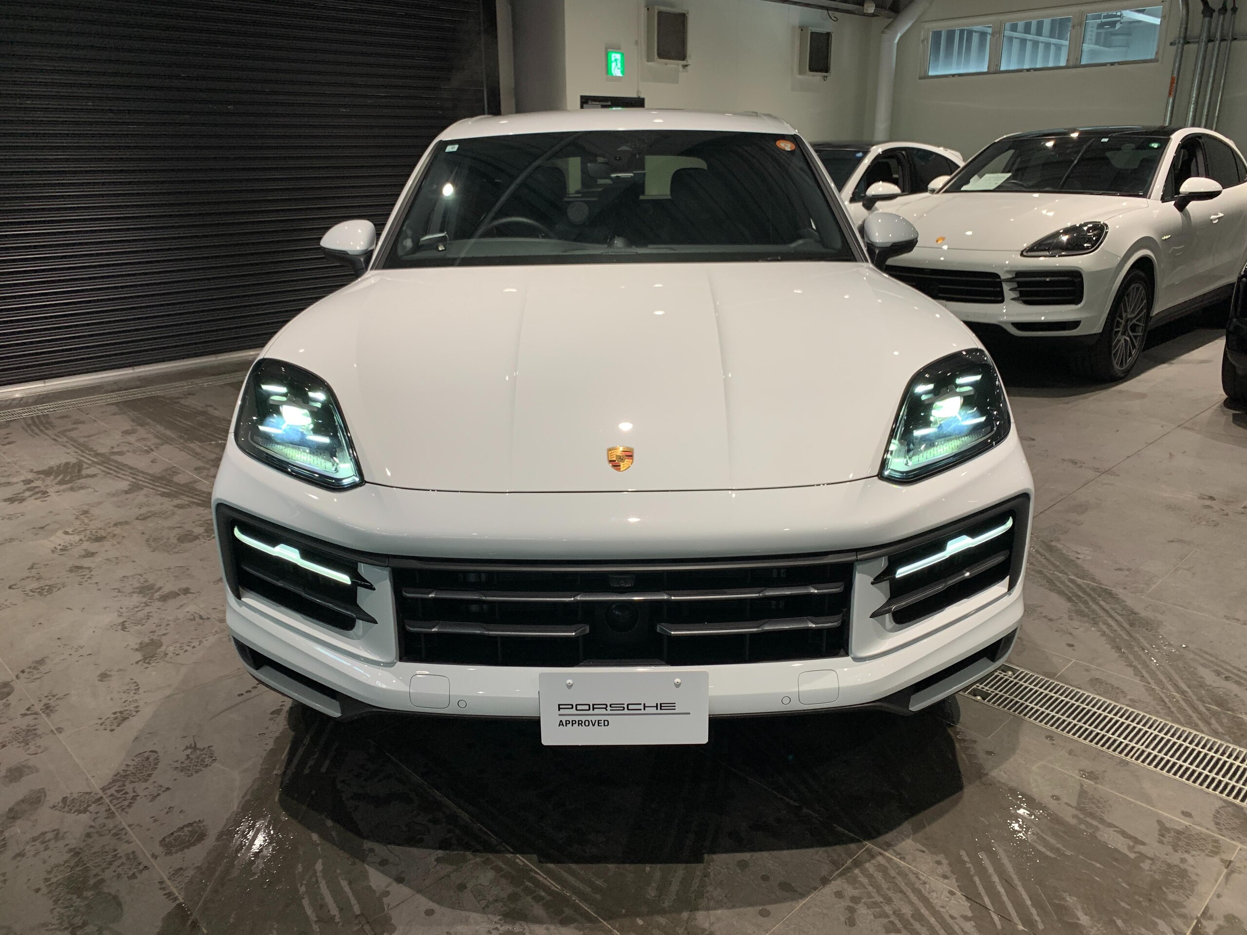 2025 Porsche Cayenne — photo 2