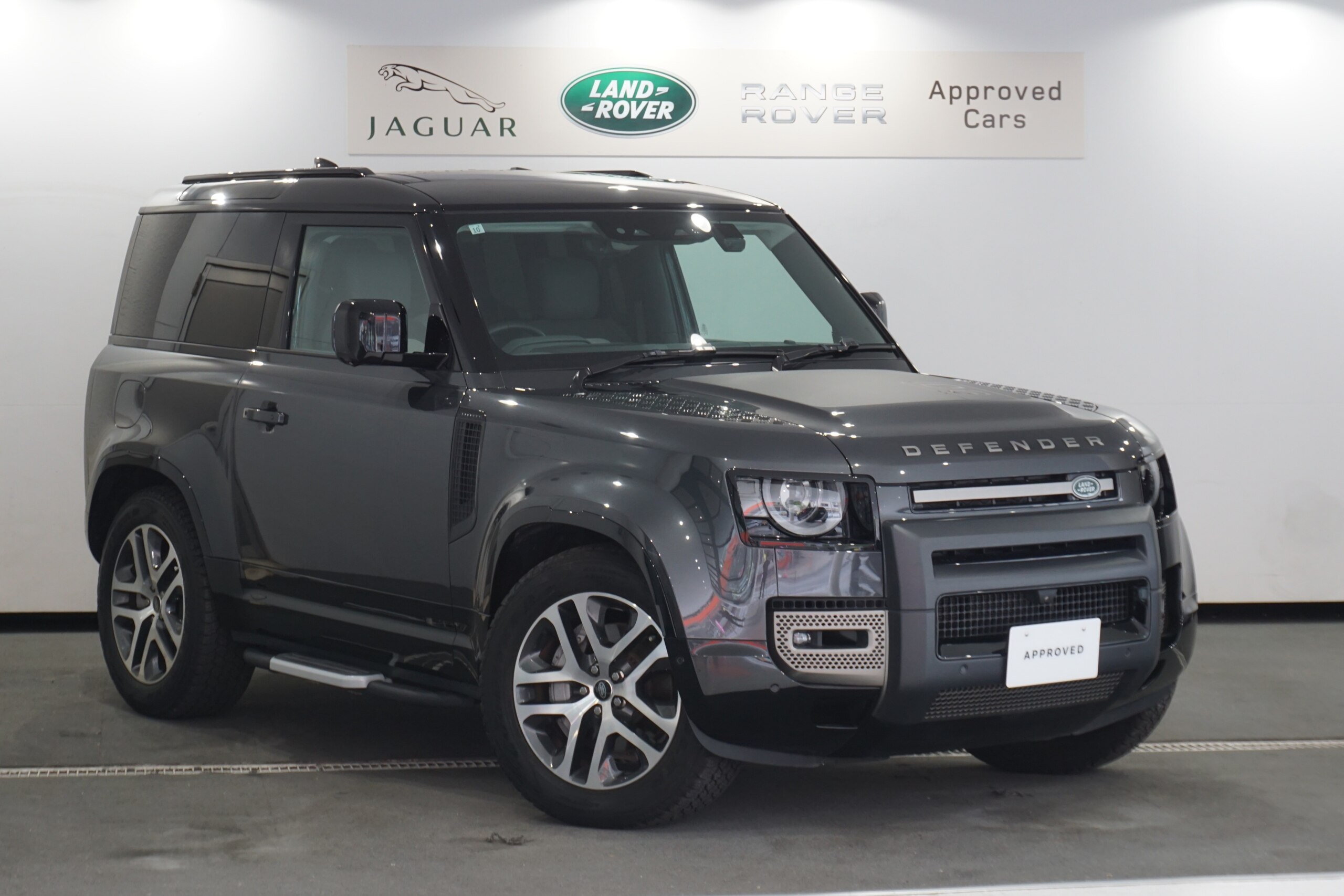 Land Rover Defender 90 X Dynamic HSE 3.0L D300 Diesel Turbo 4WD