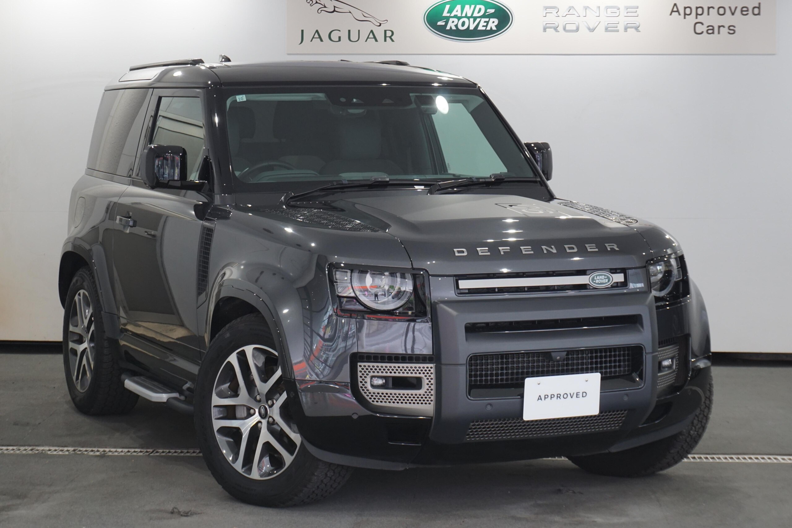 2023 Landrover Defender — photo 2