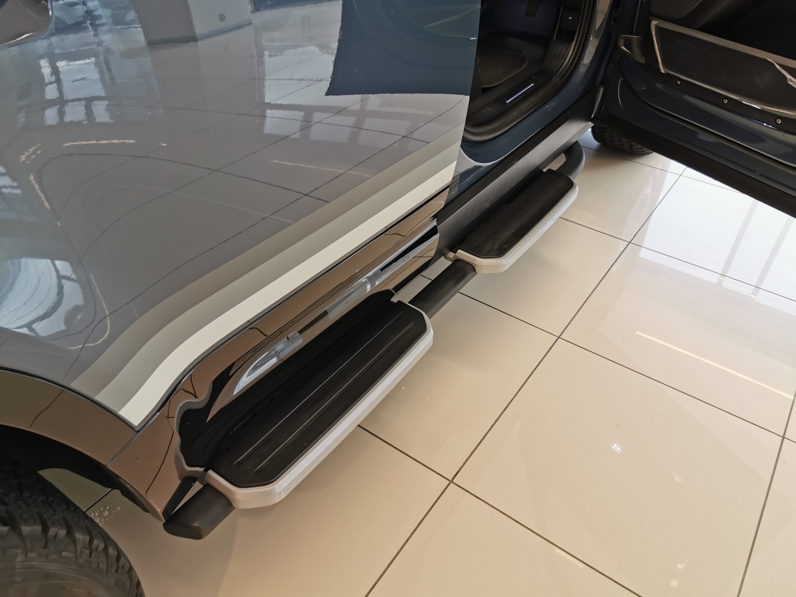 2024 Landrover Defender — photo 2