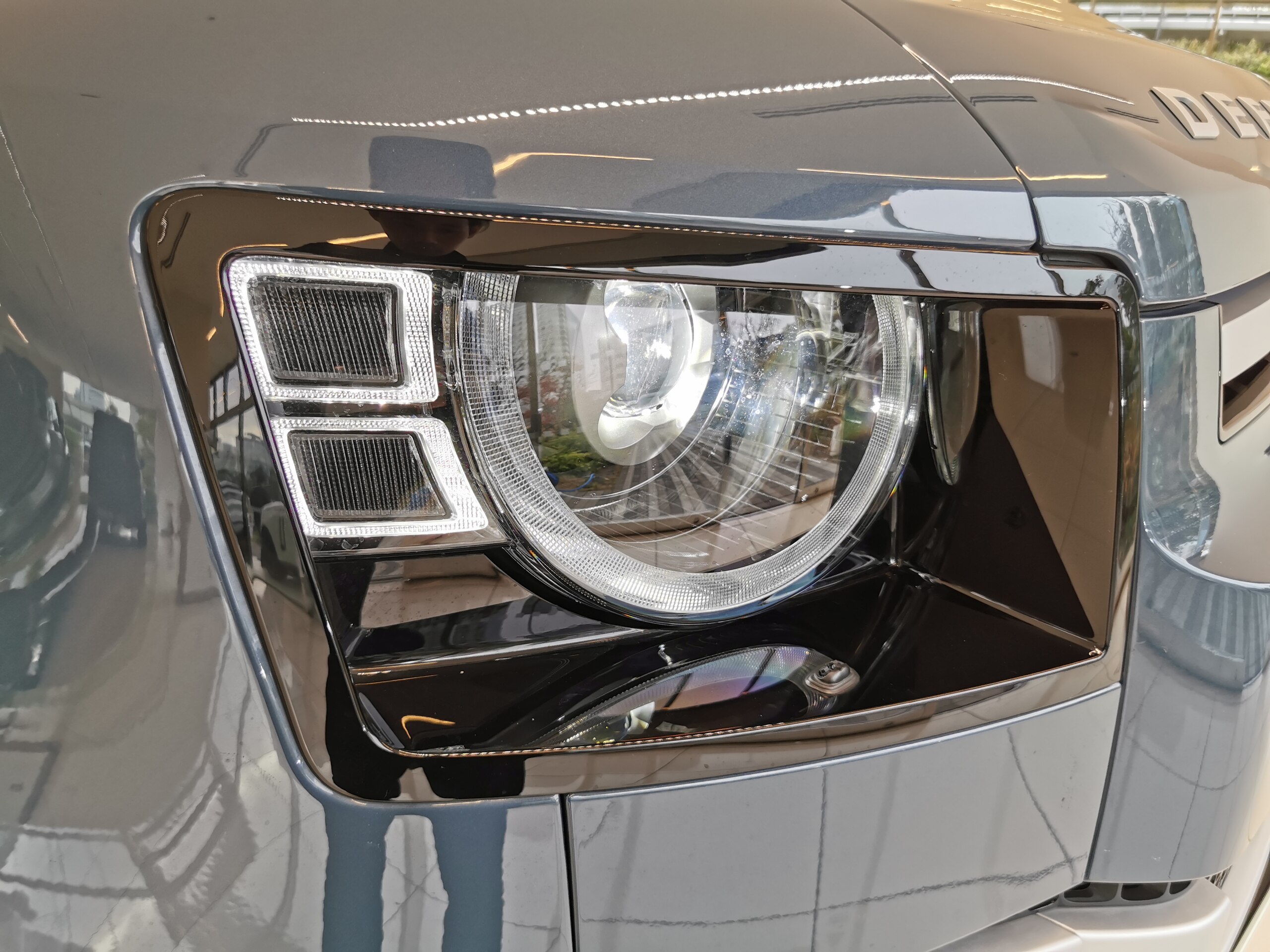 Land Rover Defender 110 County Exterior Pack Curated for Japan Diesel T 4WD Non-Smoker 1 Owner Black Leather Seats H Air Suspension 20 Alloy Wheels White Contrast Roof LED Headlights Interactive Driver Display Steering Heater Black Roof Rails — photo 7