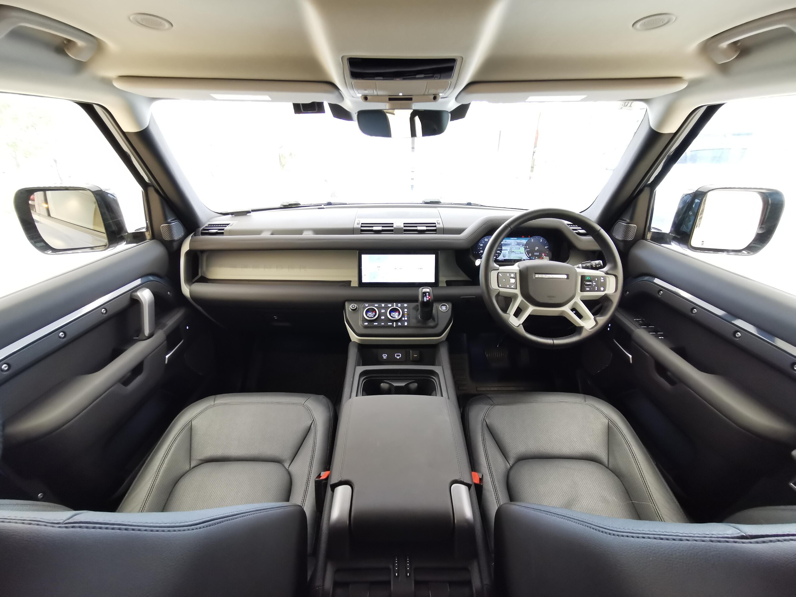 2024 Landrover Defender — photo 3