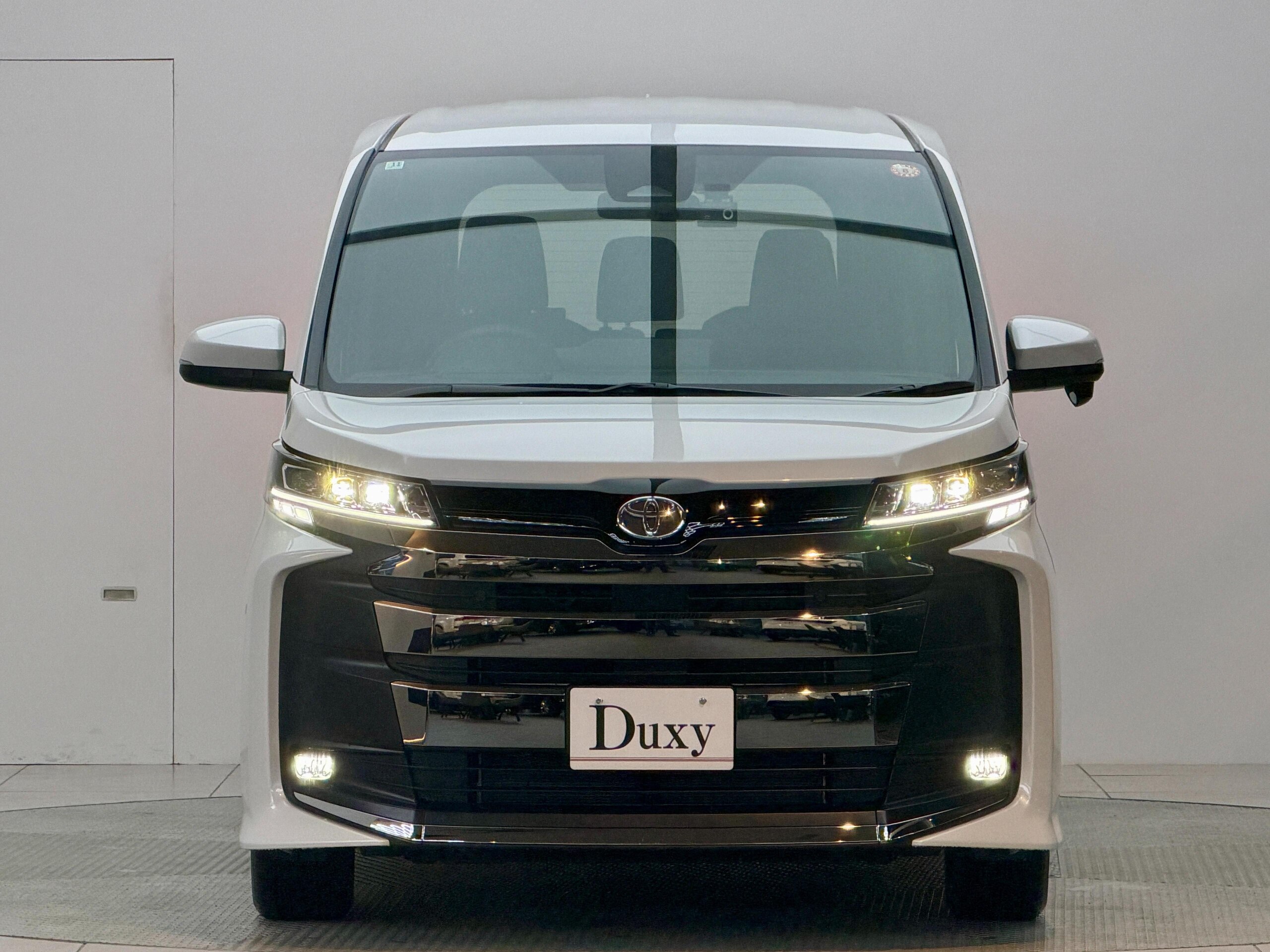 2025 Toyota Noah — photo 2