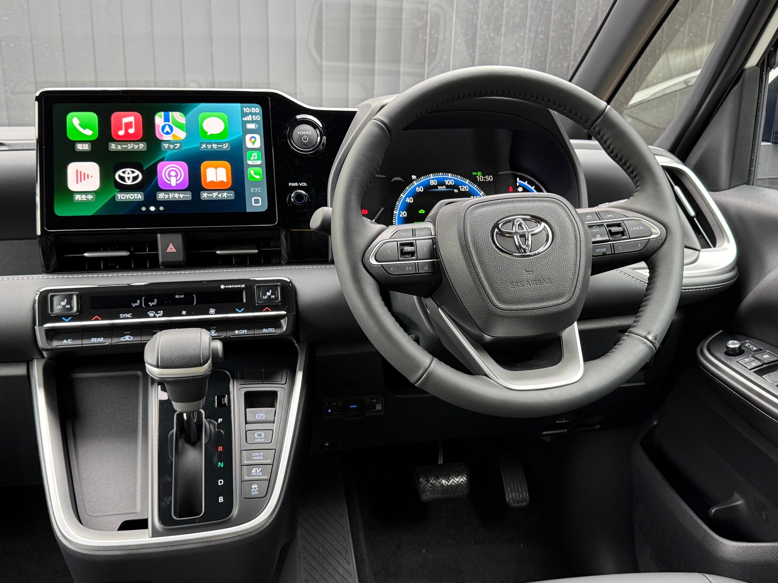 Toyota Noah 1.8 Hybrid S-Z — photo 8