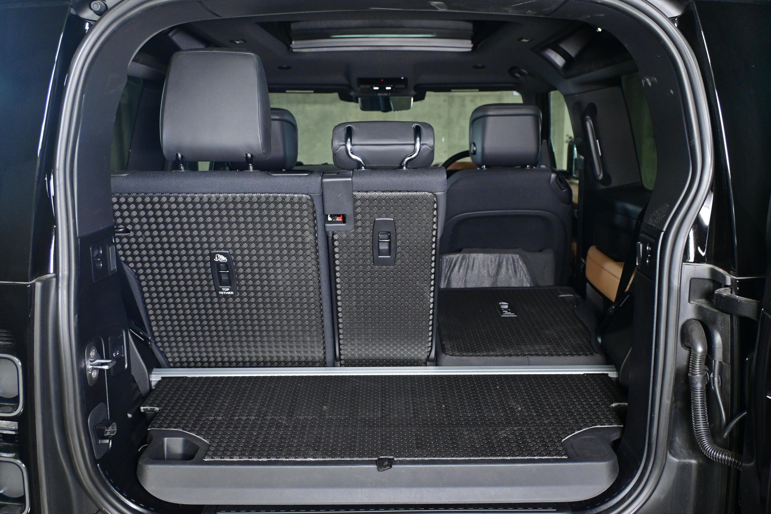 Land Rover Defender 90 X 3.0L D300 Diesel Turbo 4WD — photo 9