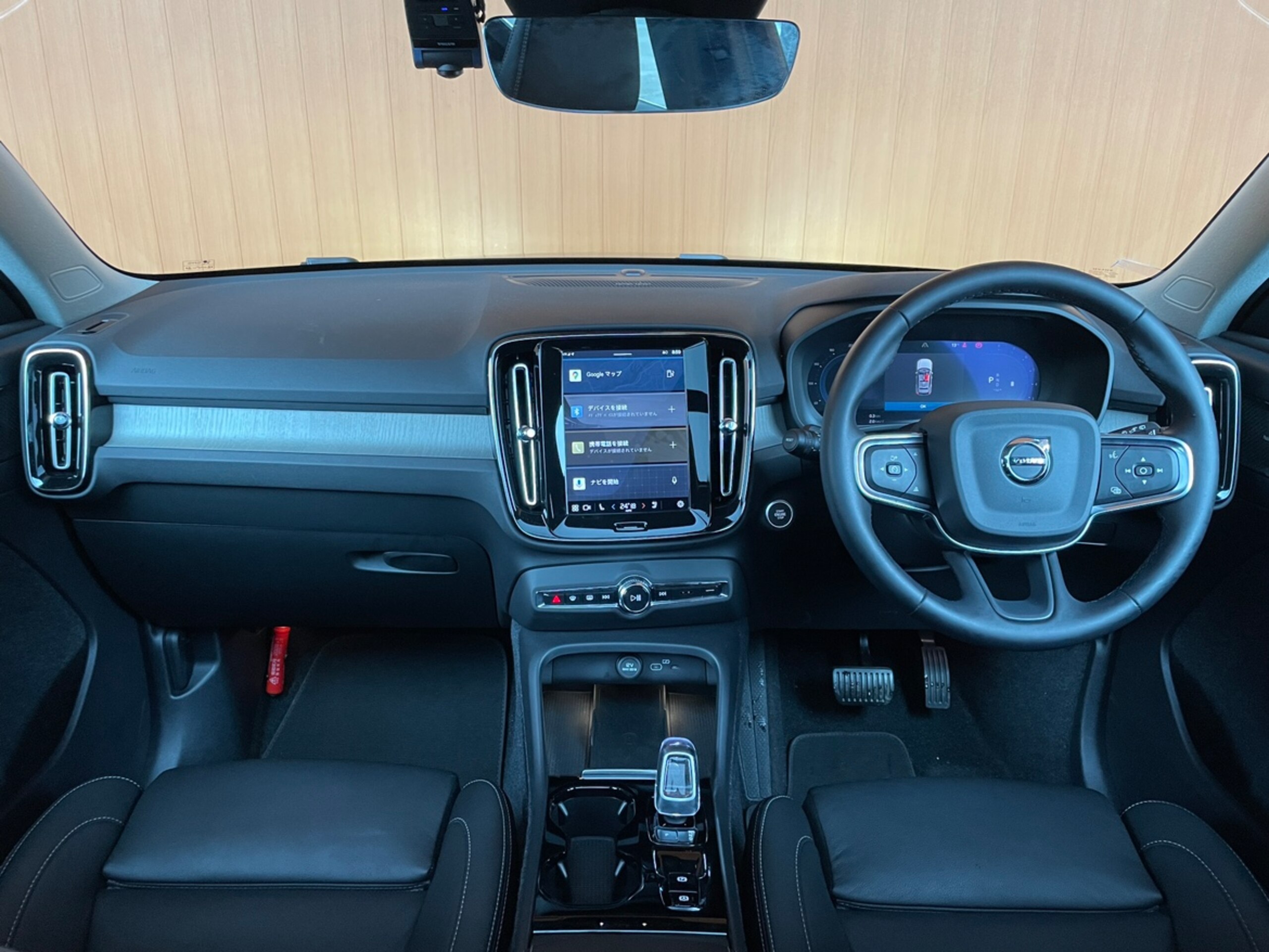 2024 Volvo Xc40 — photo 2