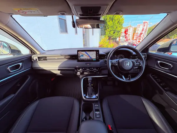 Honda Vezel 1.5 e:HEV Z Non-Smoking / 9-inch Honda Connect Navi & Wide Back Camera / Honda Sensing / Blind Spot / Traffic Jam Following Cruise Control / Hands-Free Power Tailgate / Black Semi-Leather Seats / Wireless Charging / Full LED Headlights (Sand Khaki Pearl) — photo 7