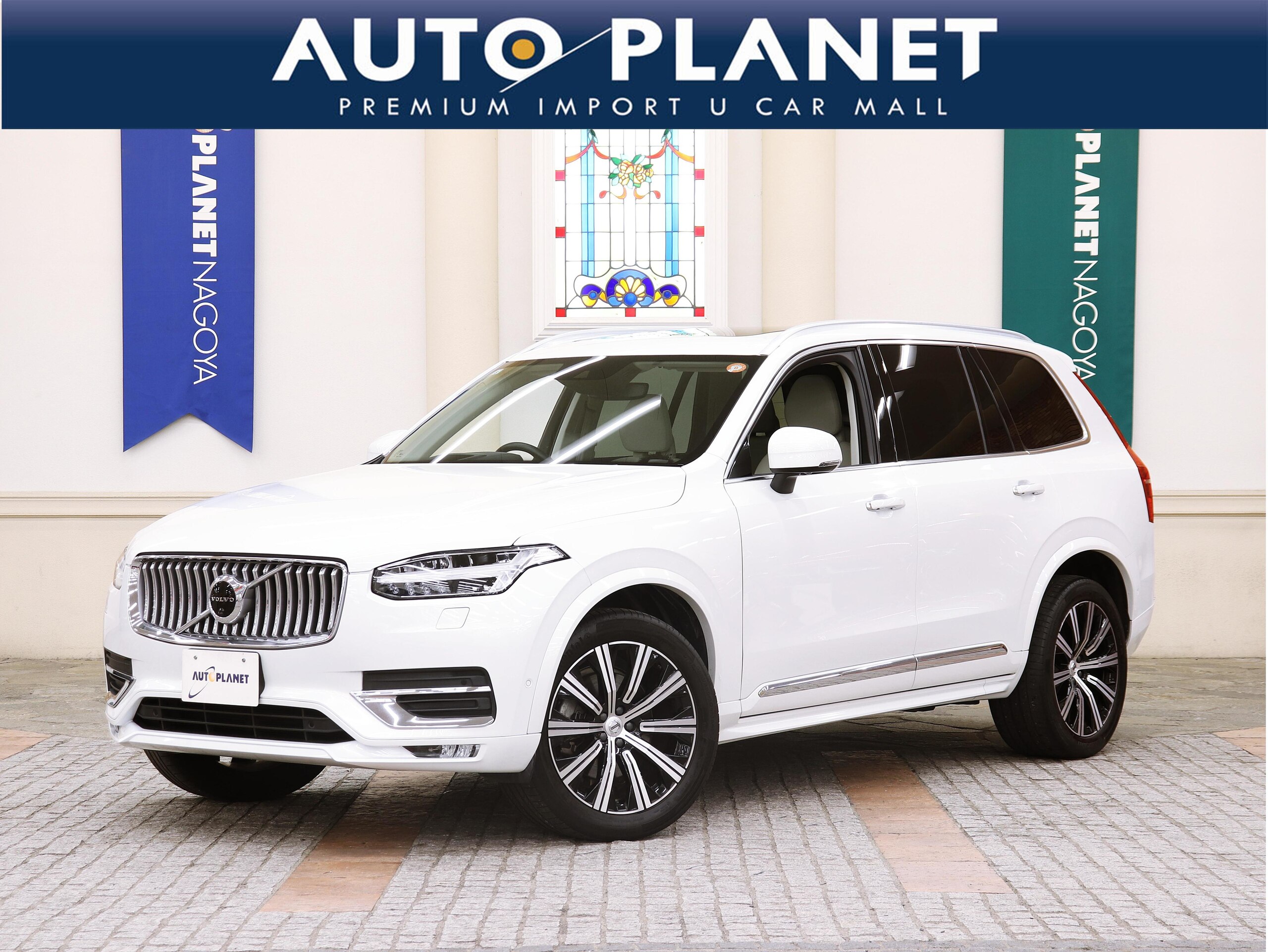 Volvo XC90 B6 AWD Inscription 4WD with Sunroof, Blond Leather, Harman Kardon, Non-Smoking, ACC, Collision Mitigation Braking, CarPlay, Android Auto, Navigation, Full-Seg TV, Front/Side/Rear & 360-Degree Cameras, Lane Departure Warning, Heated Seats, Ventilation, Power Seats, LED Headlights (Crystal White Pearl)