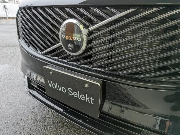 Volvo XC90 Ultimate T8 AWD Plug-in Hybrid 4WD Panoramic Glass Roof Genuine Leather Seats Front Seat Heaters Rear Seat Heaters Front Seat Massage Apple CarPlay Android Auto Compatible Power Tailgate Park Assist 360-Degree View Camera Keyless (Onyx Black Metallic) — photo 7