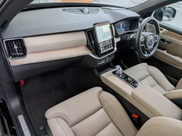 Volvo XC90 Ultimate T8 AWD Plug-in Hybrid 4WD Panoramic Glass Roof Genuine Leather Seats Front Seat Heaters Rear Seat Heaters Front Seat Massage Apple CarPlay Android Auto Compatible Power Tailgate Park Assist 360-Degree View Camera Keyless (Onyx Black Metallic) — photo 8