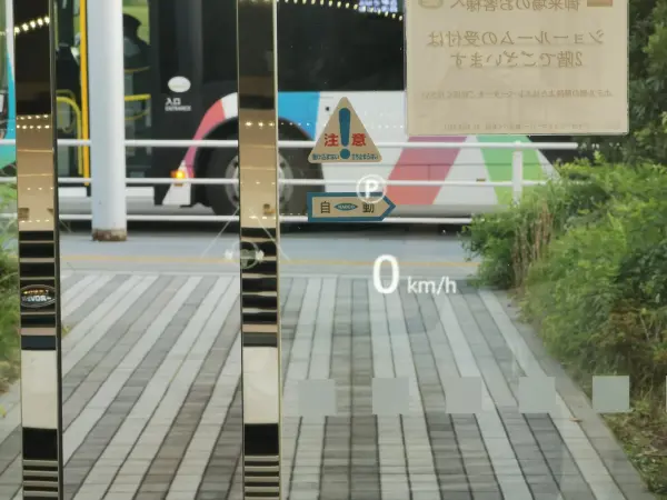 Land Rover Range Rover SV 4.4L P530 Standard Wheelbase 4WD Non-Smoking 1 Owner Brown Leather SR Power Steering HUD Seat HC MERIDIAN Signature ClearSight Interior Rear View Mirror 23-inch Alloy Wheels Wireless Device Charging Seat Massage Rear Seat Multi-Monitor (Ostuni Pearl White (Metallic)) — photo 9