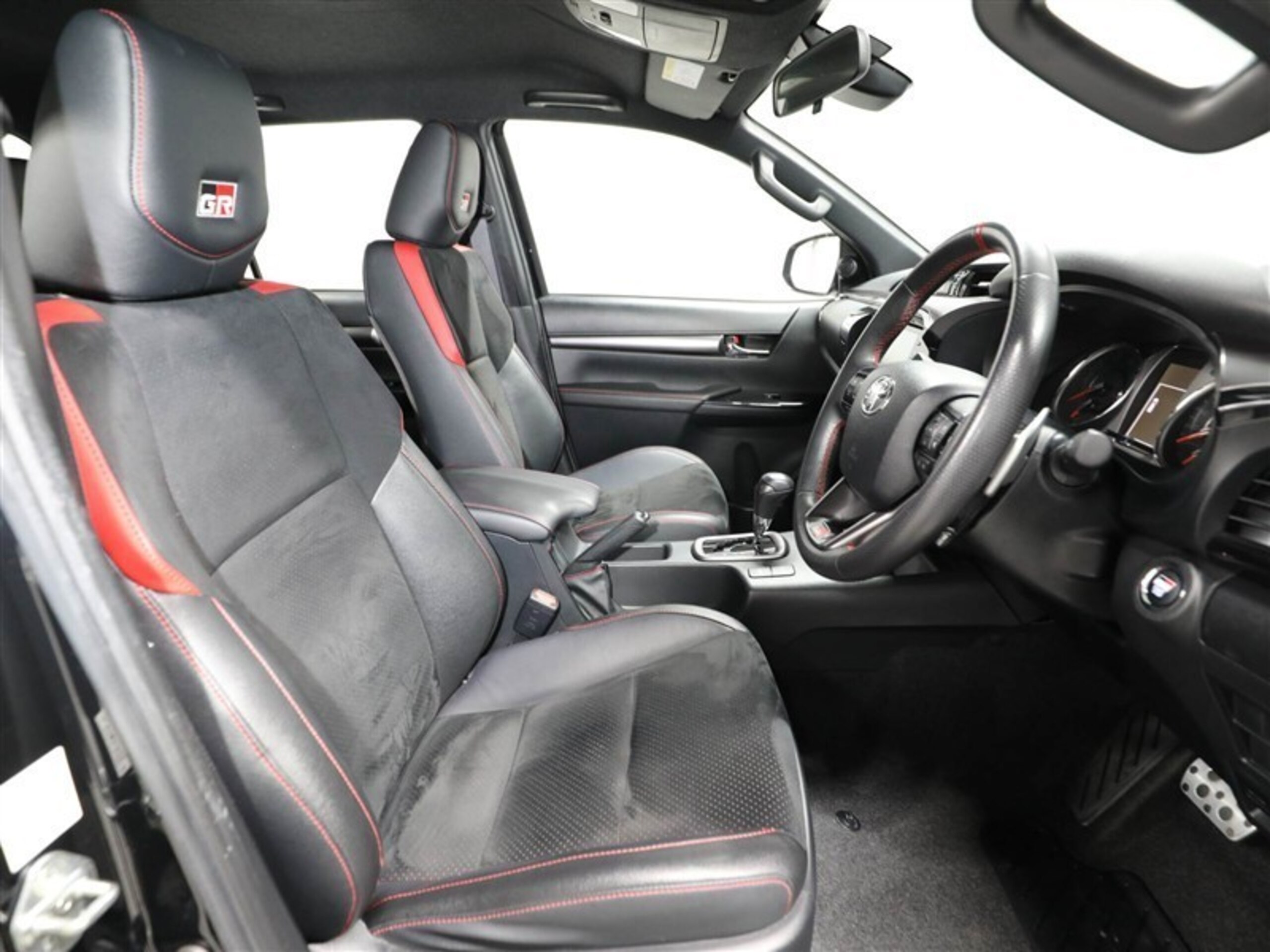 Toyota Hilux 2.4 Z GR Sport Diesel Turbo 4WD — photo 8