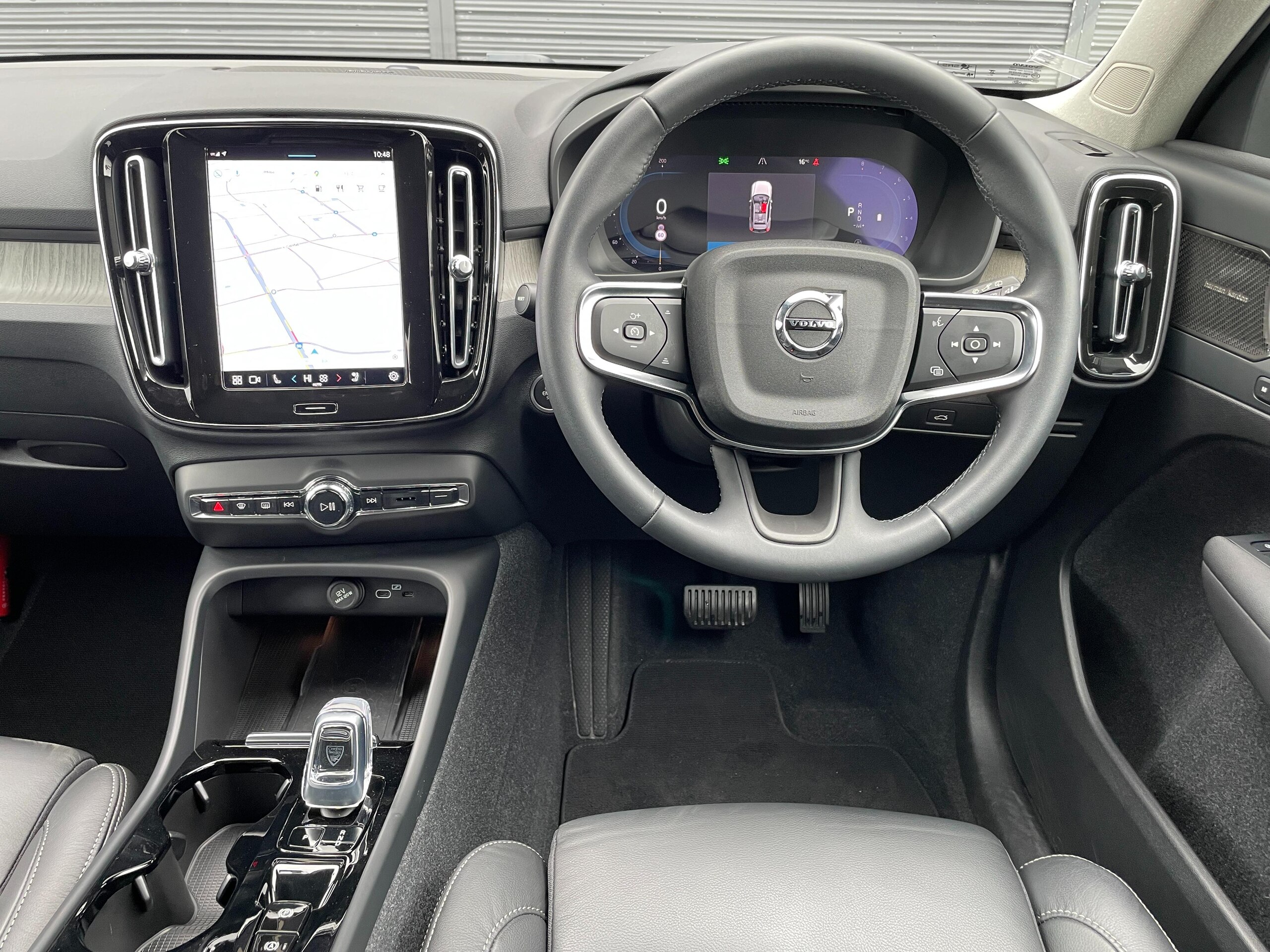2023 Volvo Xc40 — photo 3