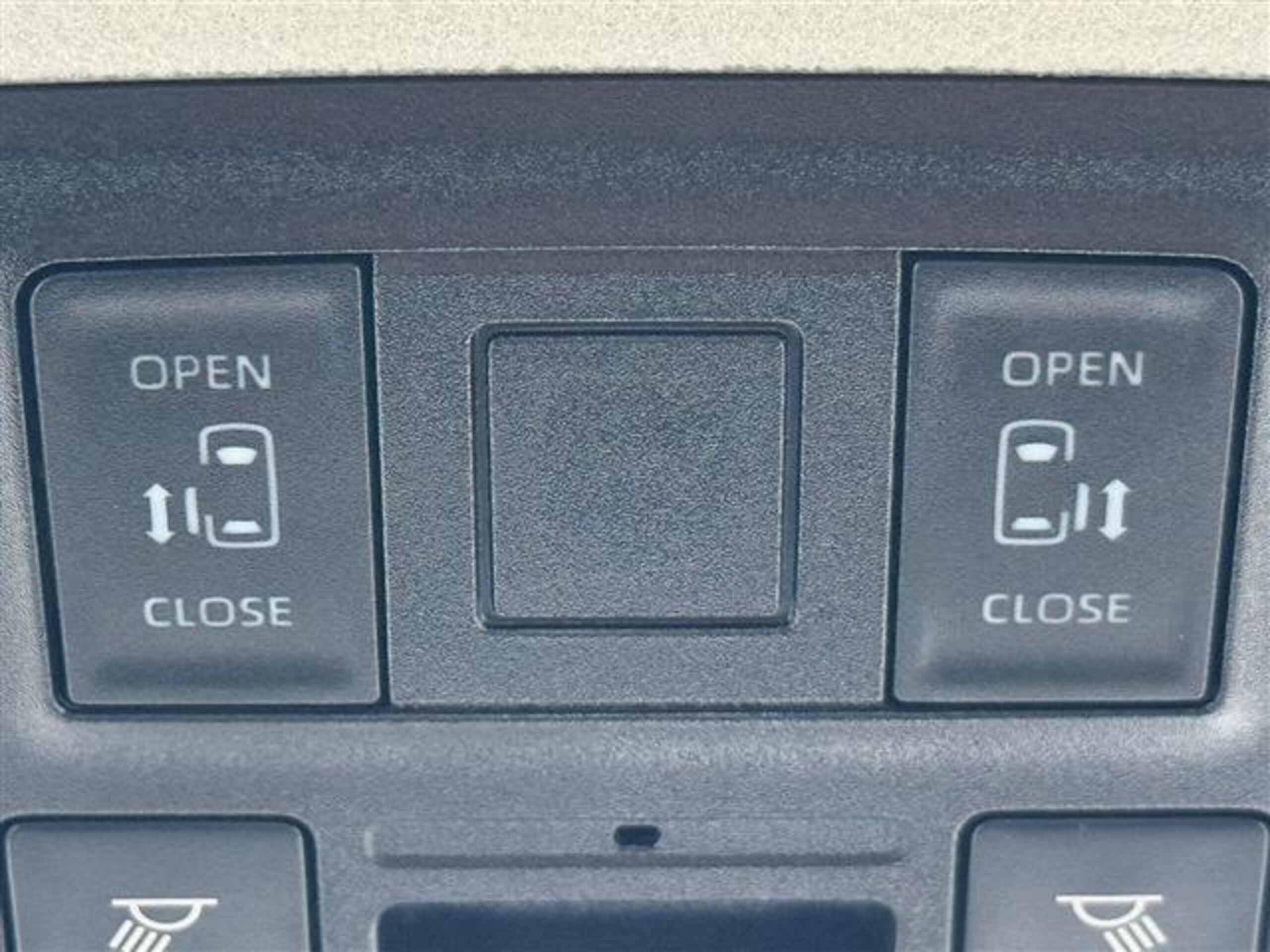 2023 Toyota Noah — photo 3