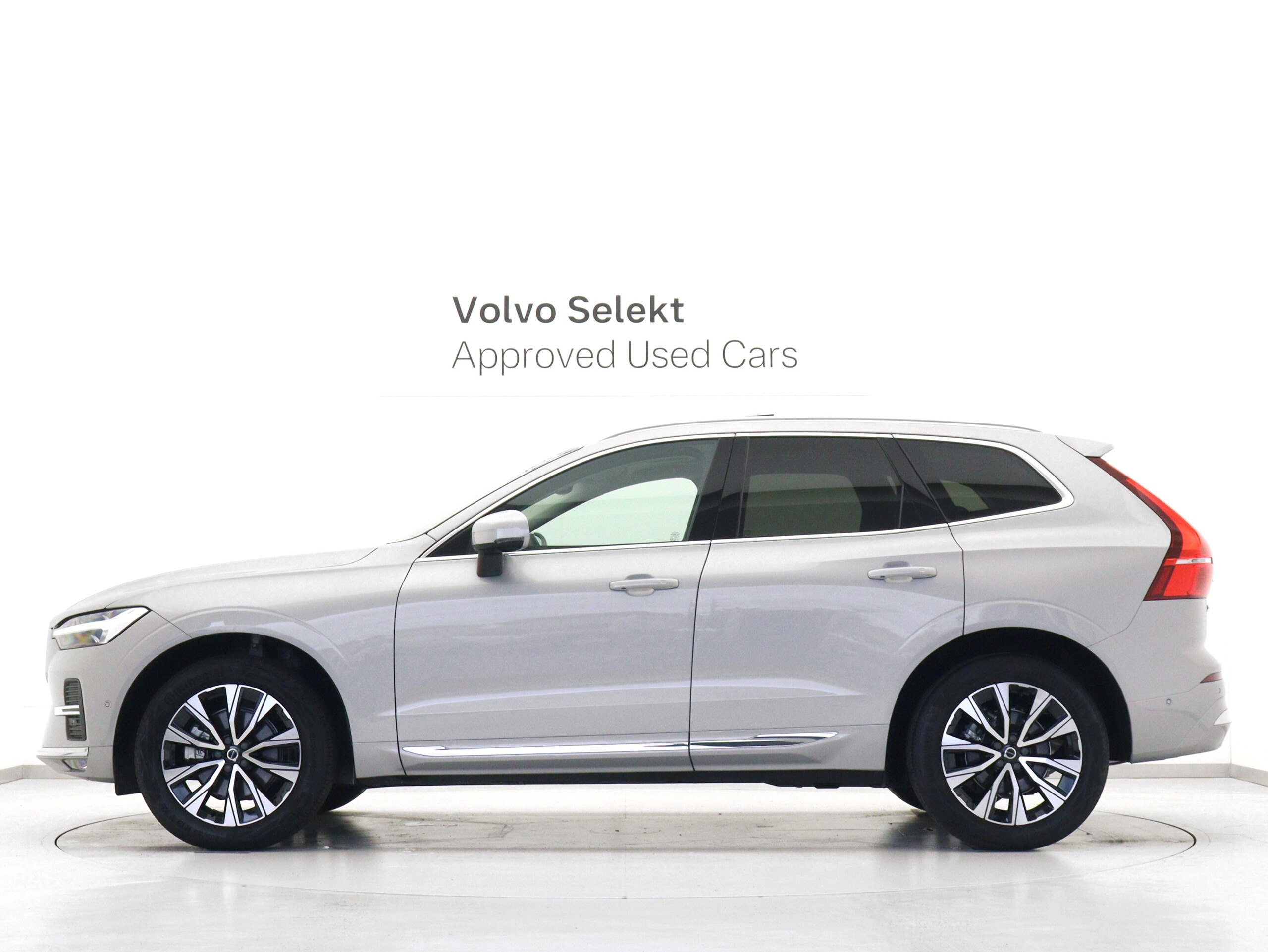Volvo XC60 Ultimate B5 AWD 4WD Sunroof 2023 Model with Google, Dashcam, 48V, Silver Dawn Metallic, Linear Limewood Panel, Harman/Kardon, Front/Rear Seat Heaters, Steering Heater, Relaxation Function, Ventilation Function — photo 7