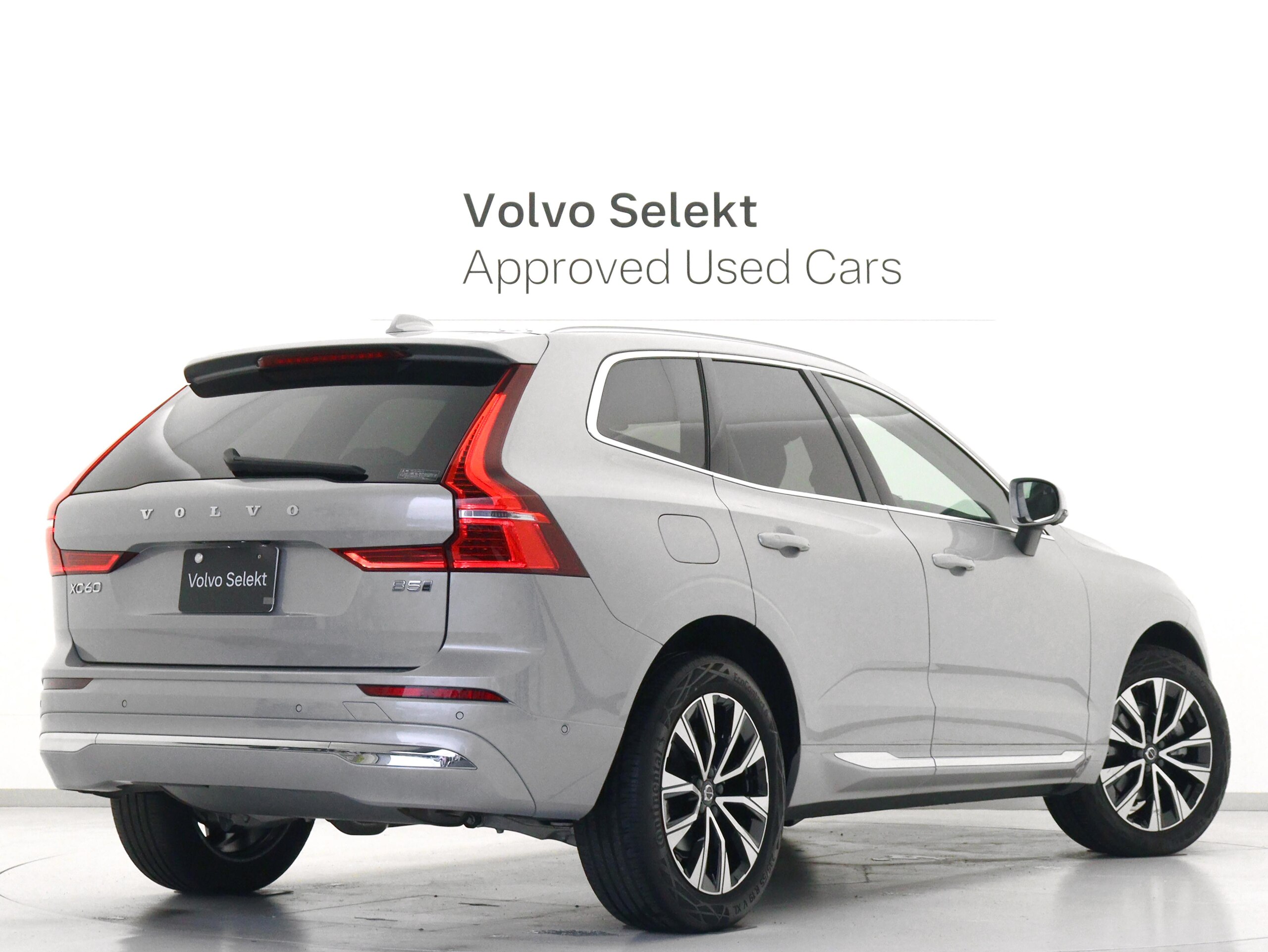 Volvo XC60 Ultimate B5 AWD 4WD Sunroof 2023 Model with Google, Dashcam, 48V, Silver Dawn Metallic, Linear Limewood Panel, Harman/Kardon, Front/Rear Seat Heaters, Steering Heater, Relaxation Function, Ventilation Function — photo 8