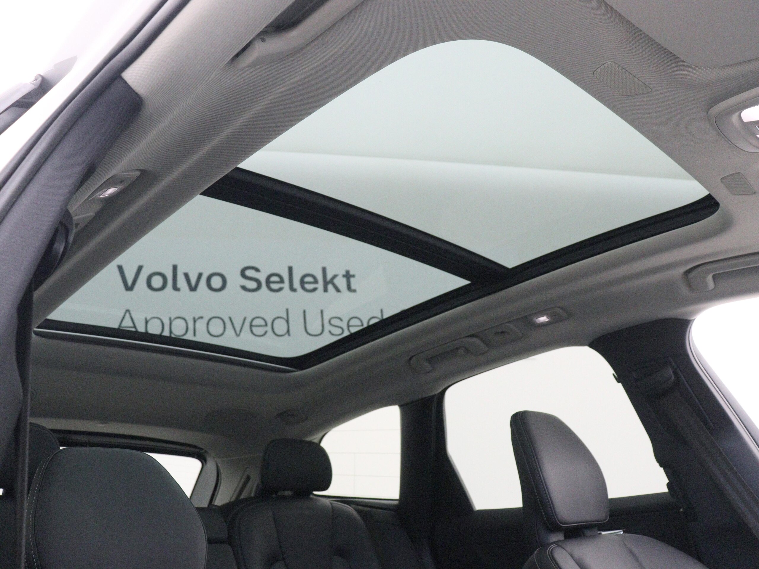 2022 Volvo Xc60 — photo 3